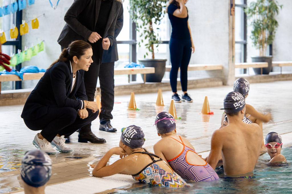 Kronprinsessen besøger Helsingør svømmeklub